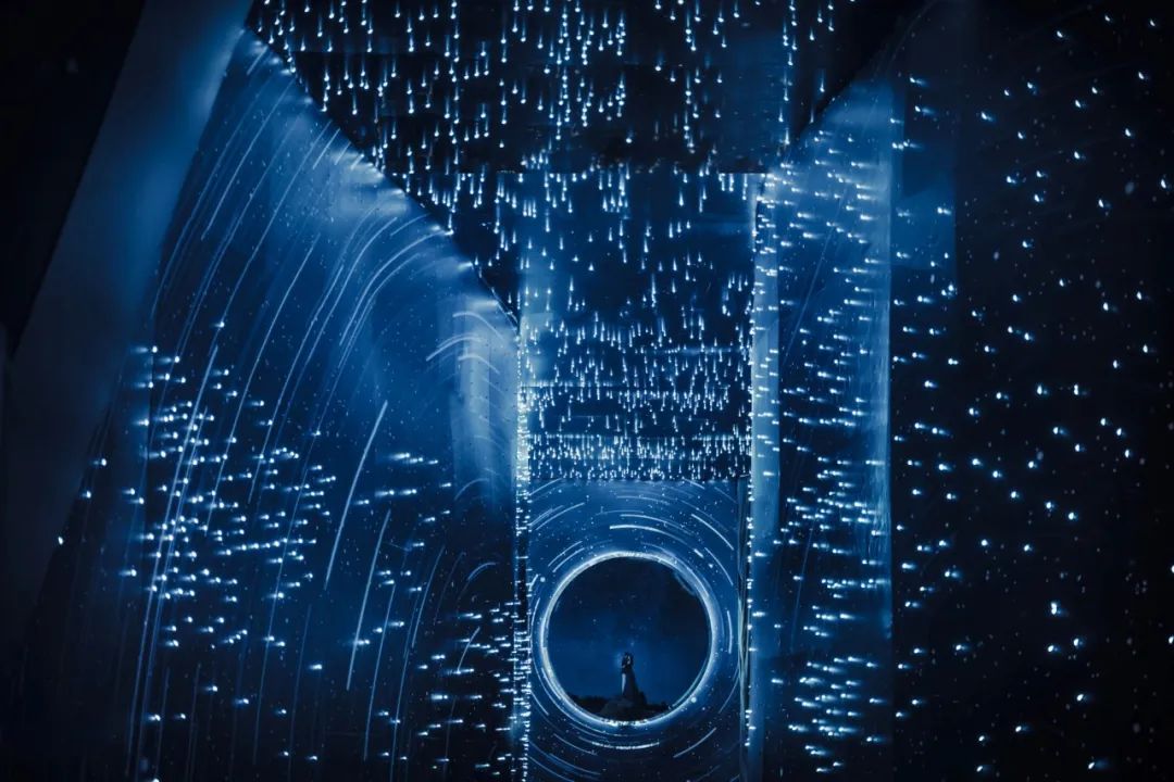 这场静谧梦幻的蓝色星空婚礼,一场神秘浪漫的星空婚礼