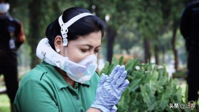 印尼*官高**夫人因戴超酷口罩引热议！价格达万元被质疑炫富