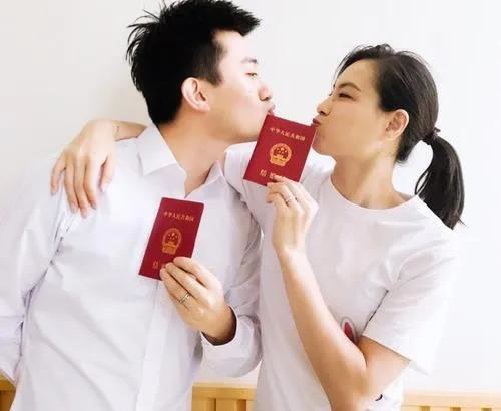 吴敏霞和她老公差几岁,吴敏霞有几次婚姻