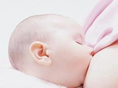 宝宝未醒宝妈溢乳该怎么办,半个月的宝宝溢奶到鼻子怎么办