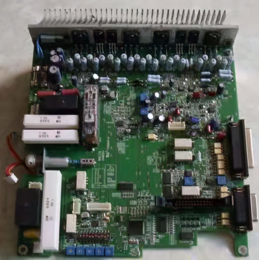 ASTRU-E500ZNE147控制箱不工作及主控板与电源板的检测与修理一例