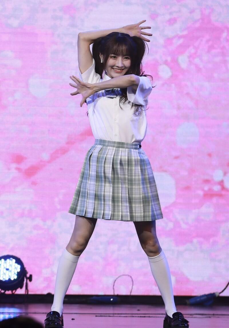 白月光风衣百褶裙,百褶裙减龄