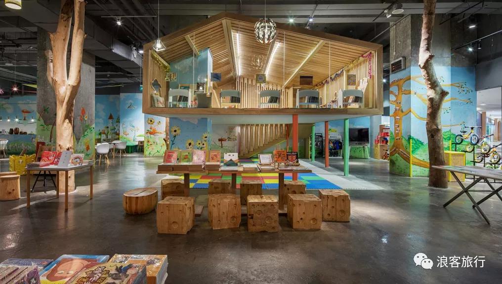 这里是集酒店、商场、餐饮、游乐园、探险王国一体的三亚度假酒店