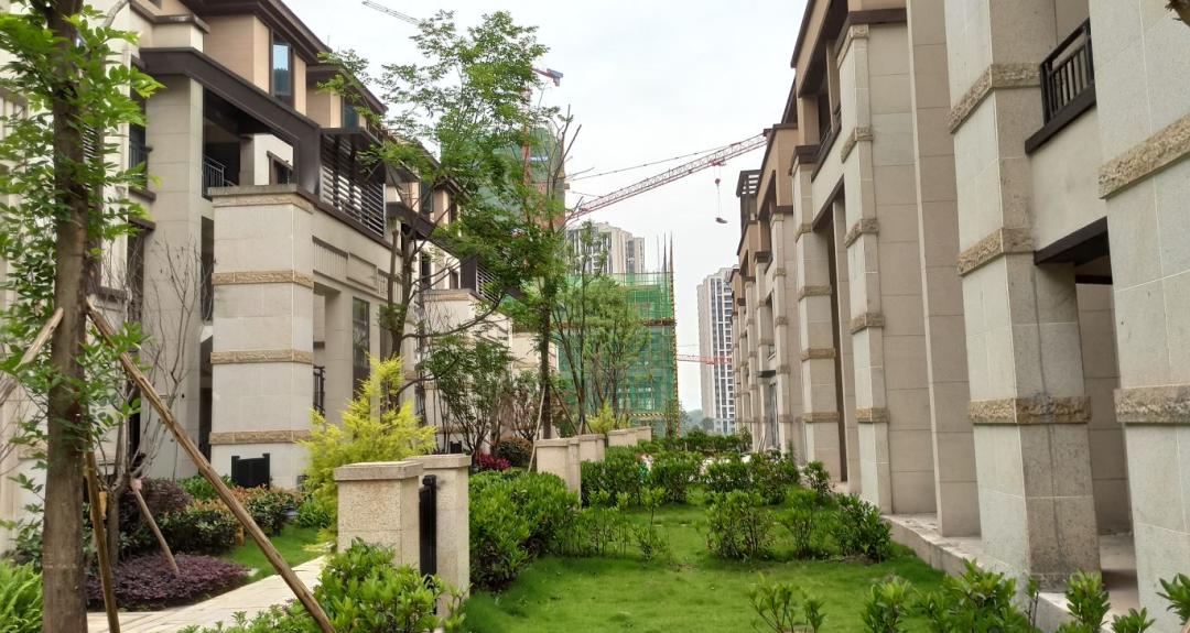 劲爆！重庆核心区惊现150万地铁商圈别墅，居然比高层还便宜？