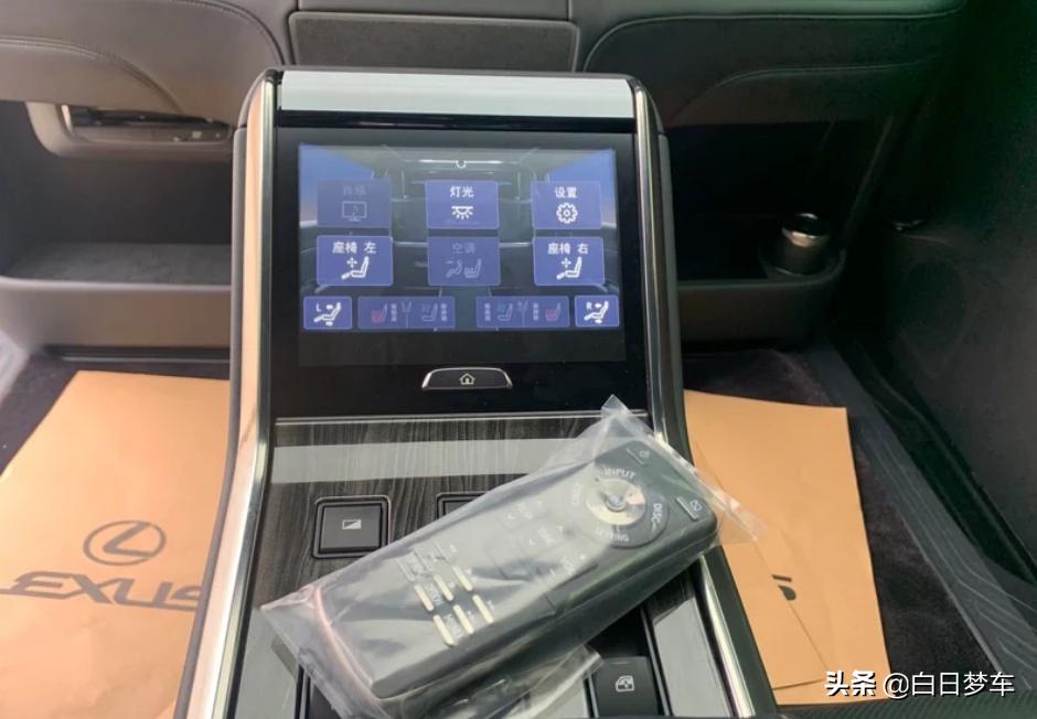 雷克萨斯LM实车到店！加价一辆埃尔法能提车？