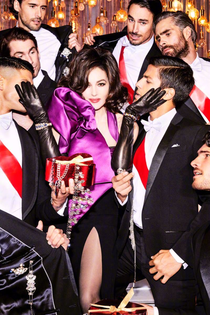 56岁莫妮卡贝鲁奇仍是女神,身材绝美发量惊人,网友:地球球花