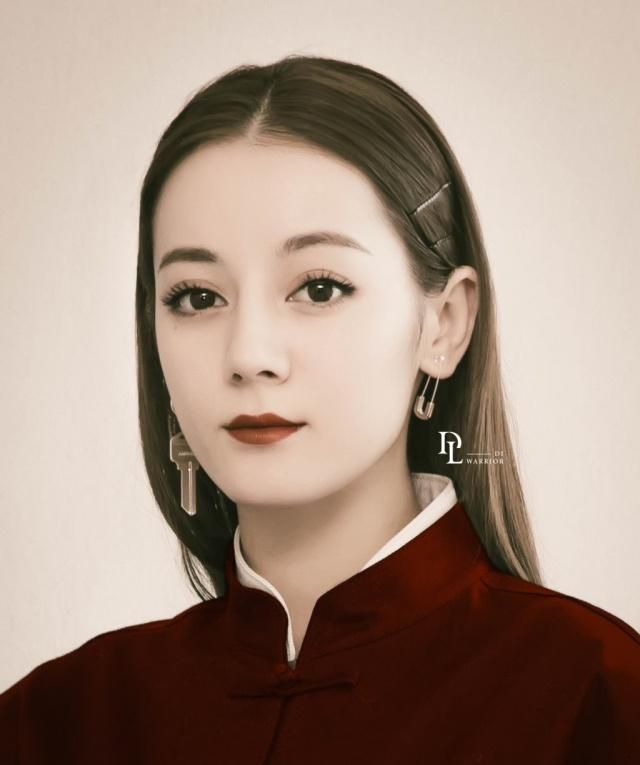 热巴对自己太狠了，把“钥匙曲别针”戴到耳朵上，隔着屏幕都疼