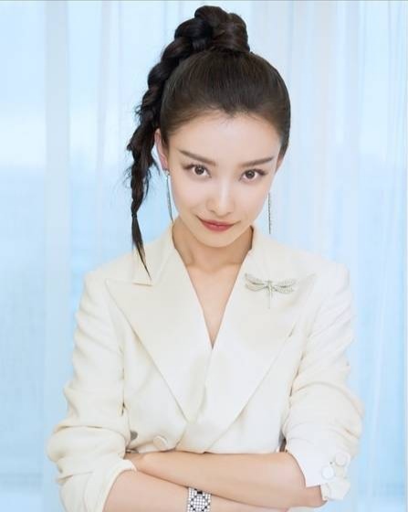 女人扎马尾辫好吗,如何正确的扎马尾不会秃头