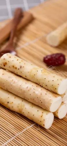 干燥的春季做点润肺清肺养生汤吧,咽喉经常干燥有润肺润喉的中药吗