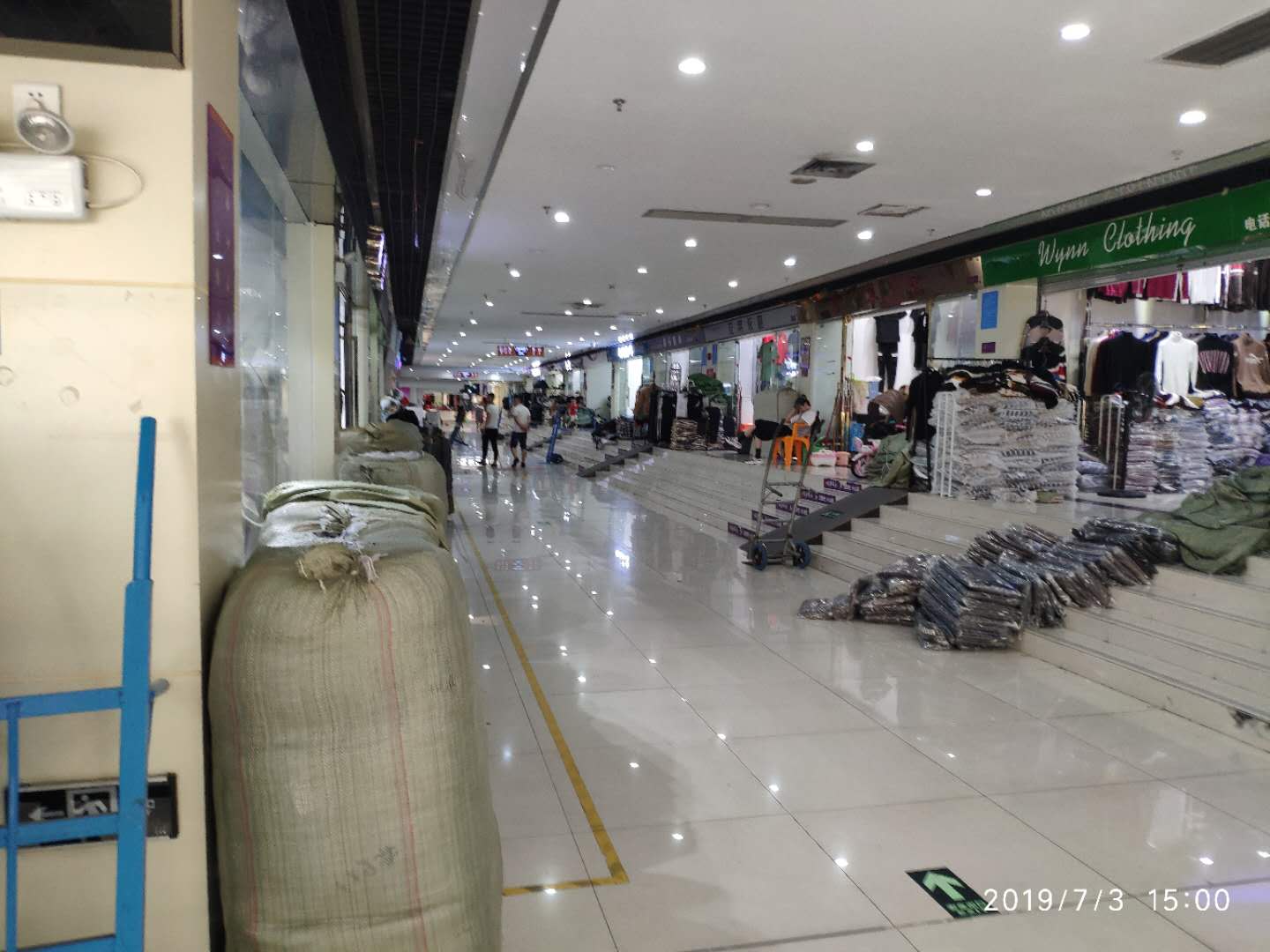 西安服装批发市场进货技巧,杭州服装批发市场女装进货攻略