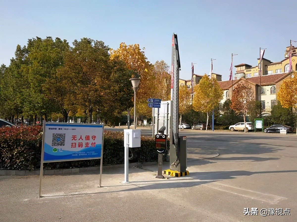 南阳体育场停车场收费吗,南阳体育场停车场