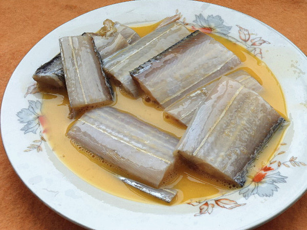 做鱼时，直接下锅就“废”了，掌握这个小技巧，鱼肉不破不粘锅