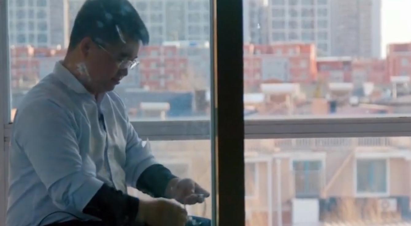 如果父母没钱,年轻人买得起房吗,想在城里定居可能吗?