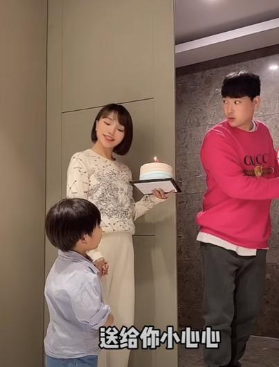 中国网红大妈嫁澳洲小伙被骂母子恋,发视频怒怼网暴,郭家铭吃瓜