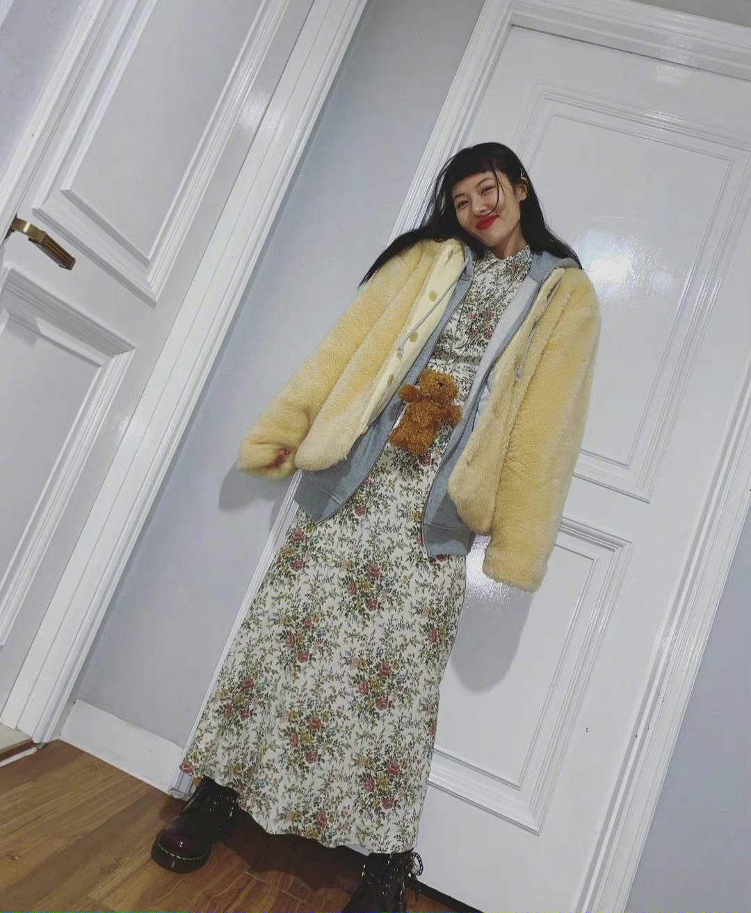 巴黎世家松糕毛棉服外套泫雅同款,韩国小野马金泫雅银色裙