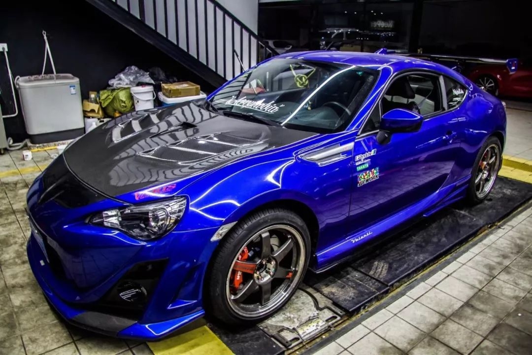 玩改装车的骚年们,没有一套精致的轮毂都不好意思出门!