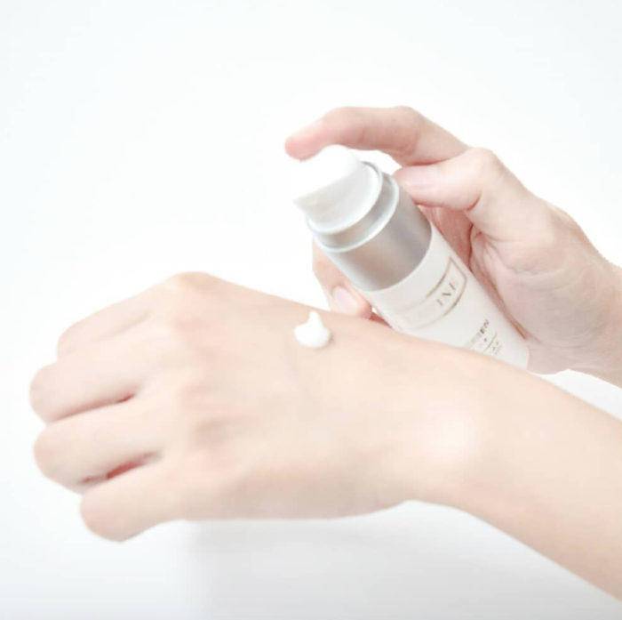 一直在美白却越来越黑的原因,为什么用了美白精华反而黑了