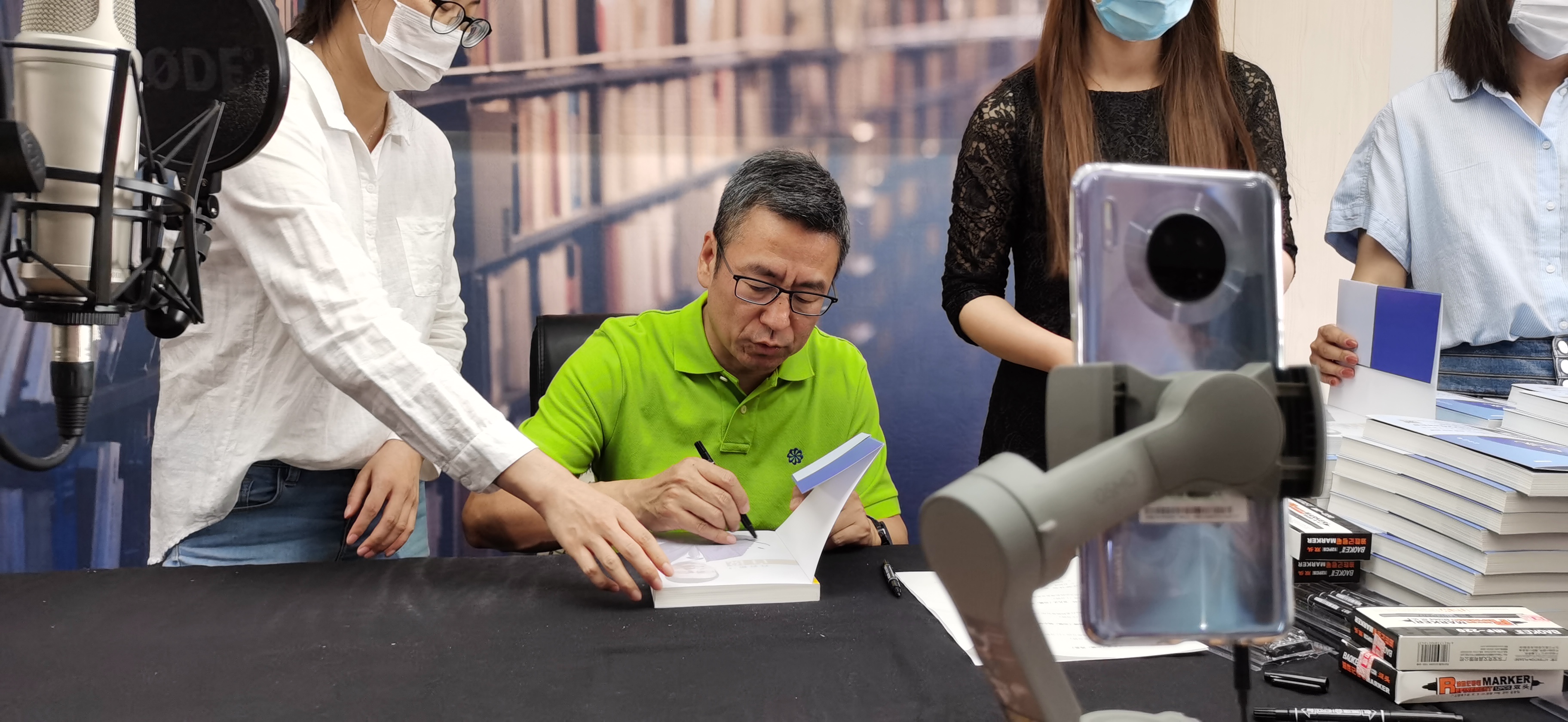 白岩松书店直播完整版,白岩松直播间在线观看