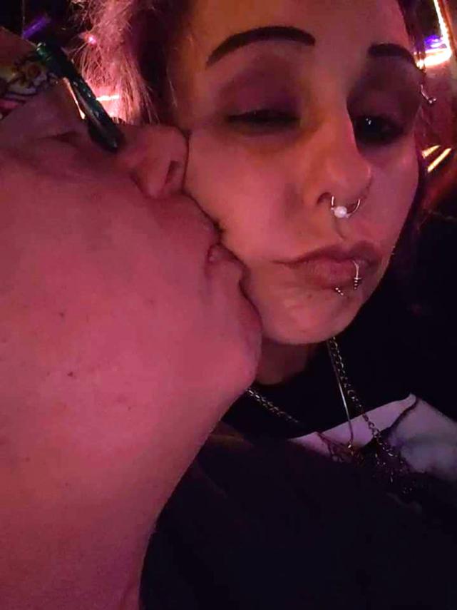 鑻卞浗濂冲鐖变笂鍥涘窛灏忎紮,鑻卞浗濂冲鐖变笂涓浗鐢蜂汉