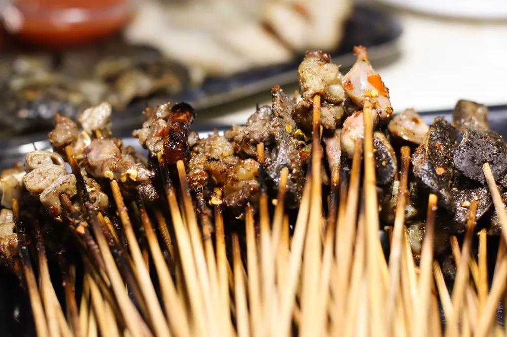 西双版纳告庄西双景星光夜市，为什么那么多人喜欢她？