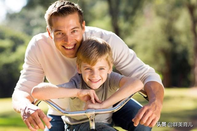 宝宝把胶水弄到眼睛里用拍片子吗,熊孩子强力胶滴到眼睛