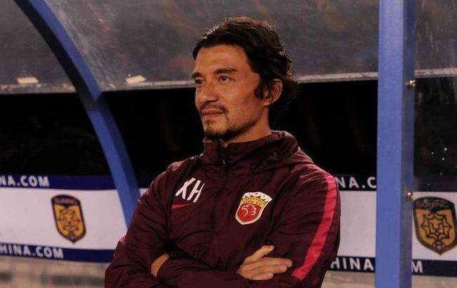 40岁中国足球留洋传奇宣布退役,目前留洋的中国足球运动员有哪些