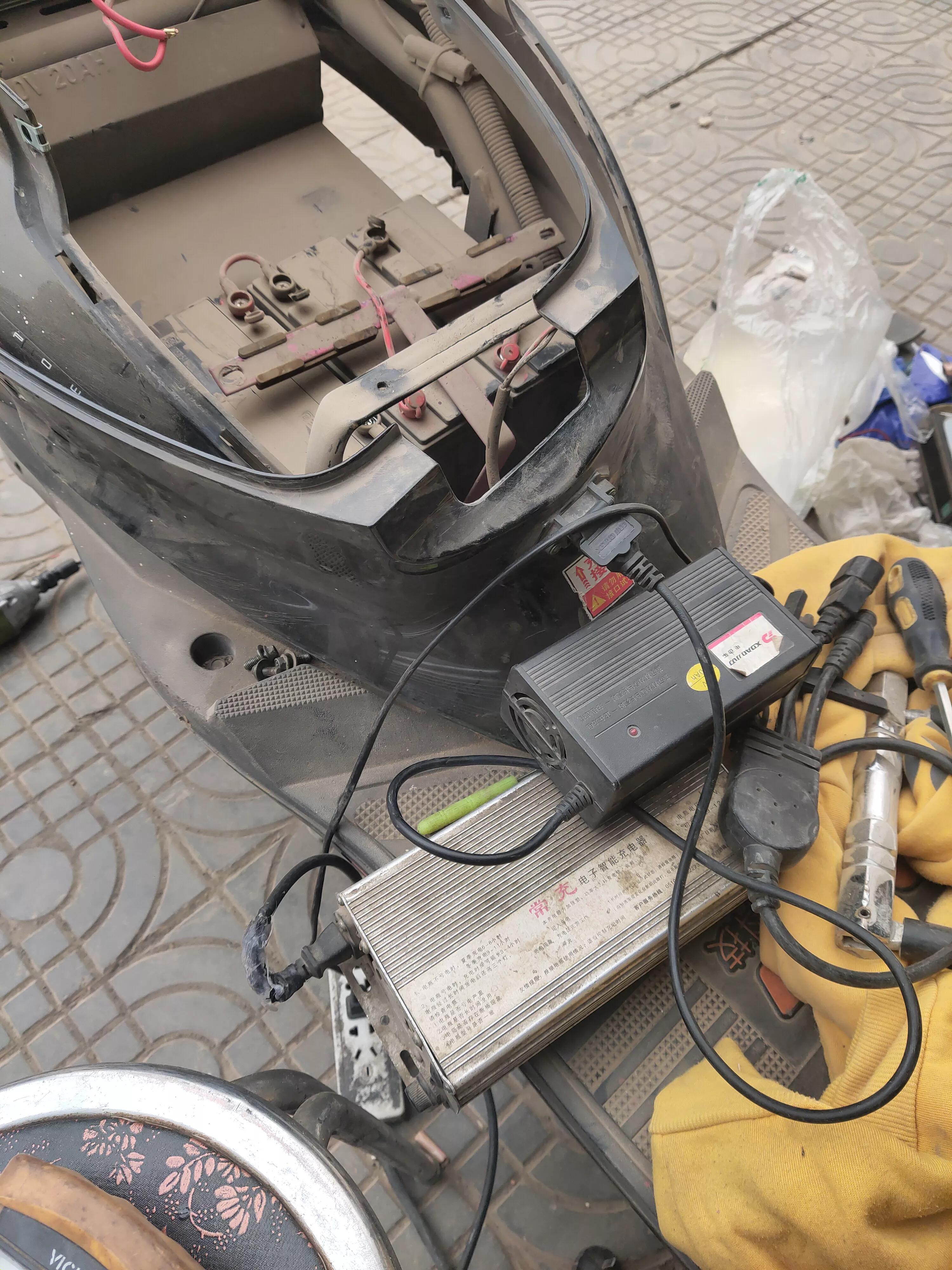 电动车电池不放电了怎么激活,电动车电池饿死了专业的激活方法