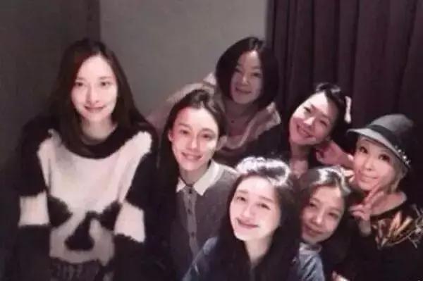 《我们是真正的朋友》黑人与大小S互动太亲密，他们才是真朋友？