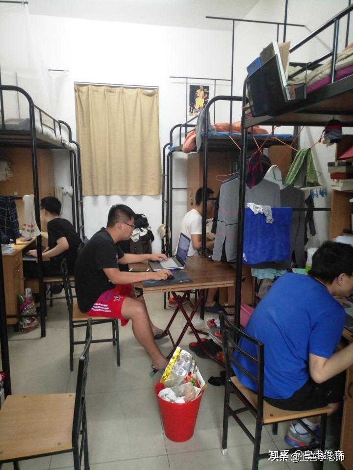 不努力连学都上不起,不努力连高中的门都跨不进去