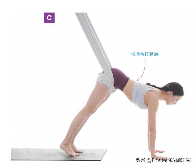 纠正溜肩的瑜伽动作,玩转瑜伽轮赶走溜肩粗臂