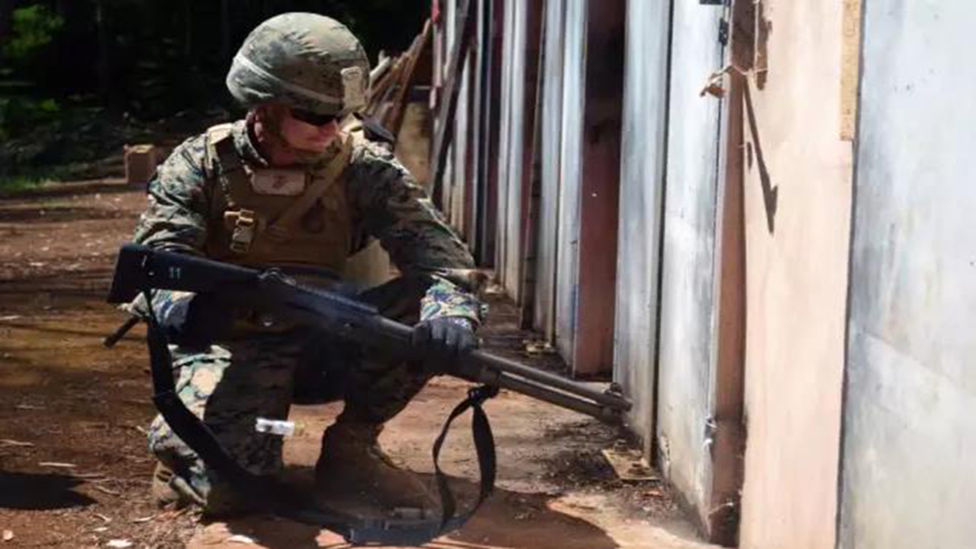 CQB战术的破门攻坚，实战中操作方法不同，安全与快捷是首选