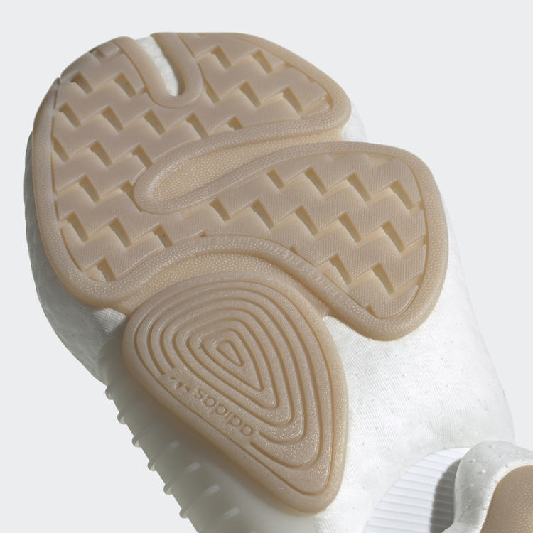 nikevs阿迪达斯篮球鞋,关于nike与adidas之间的竞争视频