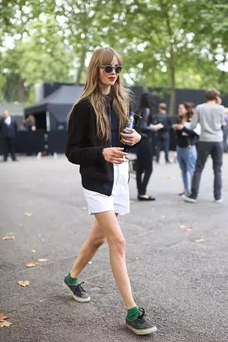 杨幂热巴穿的这些款式超出彩,杨幂热巴实力种草的牛仔外套