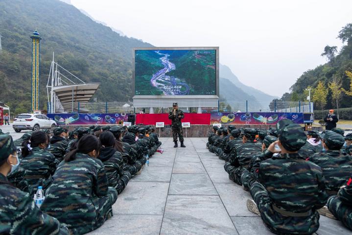 宜昌这个地方产美女，有一个大家都认识，现在还能让熊孩子涨知识
