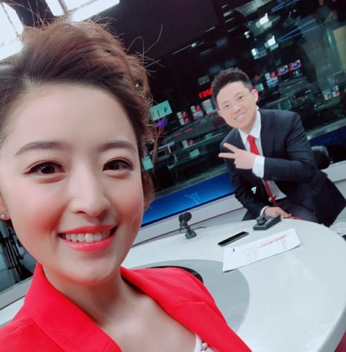 她曾是国内最红演员,她曾是央视最美女主持人