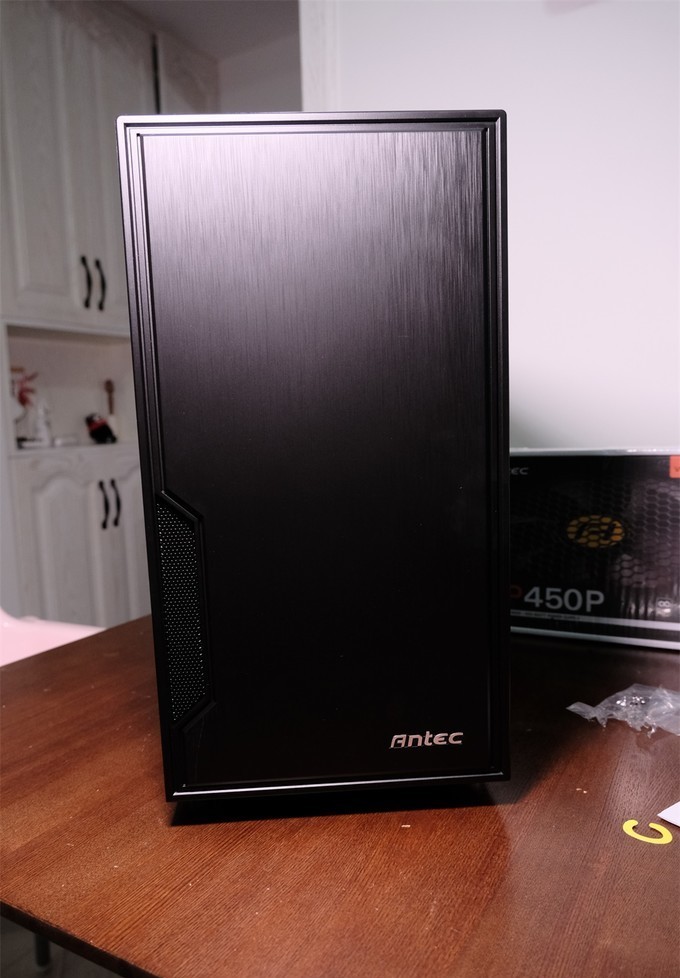 我给我老婆配了一台他们单位最好的电脑，让她再也没有理由划水