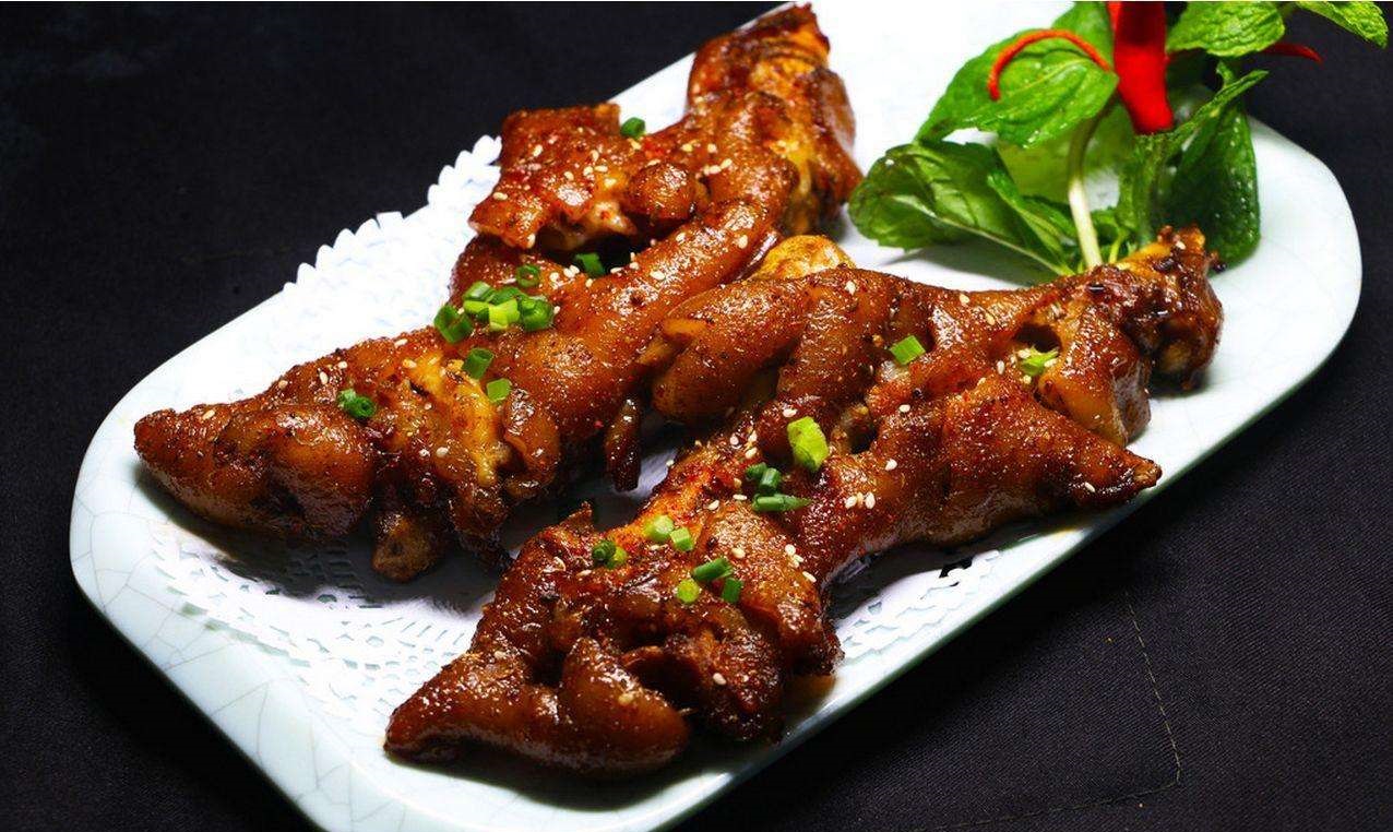 卖个烤猪蹄配方月赚百万,夜市摆摊卖50个烤猪蹄能赚多少钱