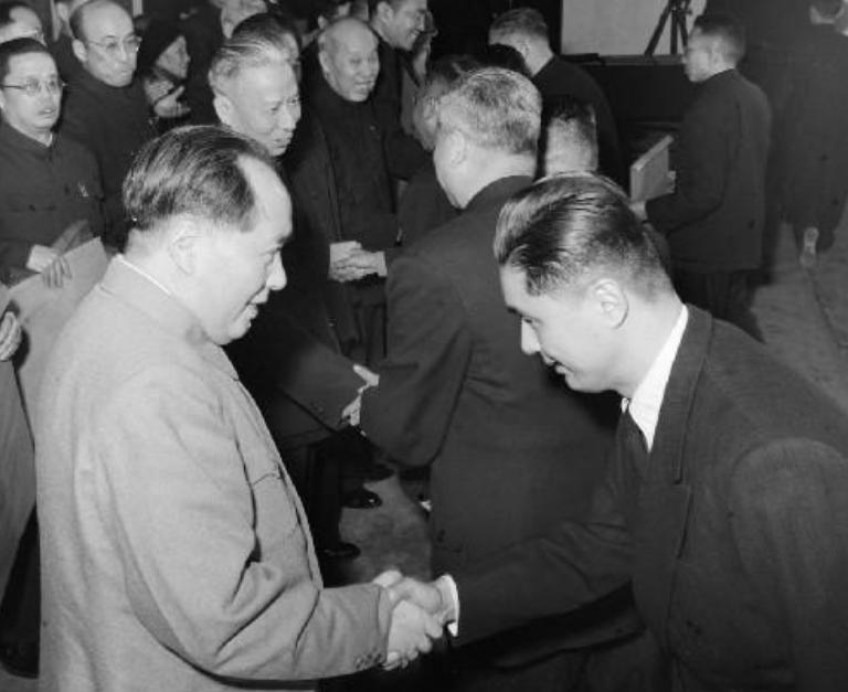 荣氏家族掌舵人荣毅仁，*小平邓**请他出山，毛主席：这是护国大功臣