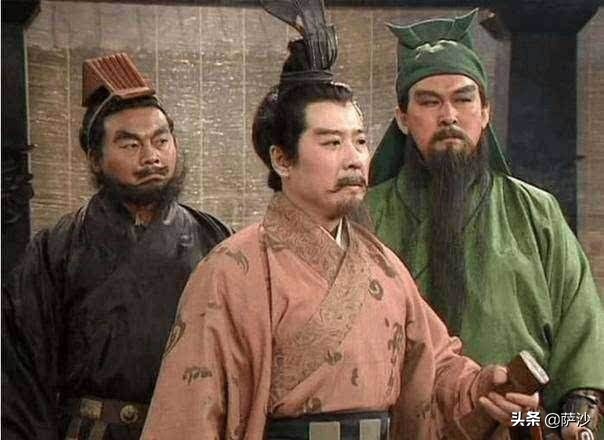 上将潘凤是否可以打败华雄,老版三国演义华雄斩潘凤