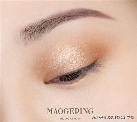 怎样简单画眼妆有神又自然,一个单眼皮一个双眼皮怎么画眼妆