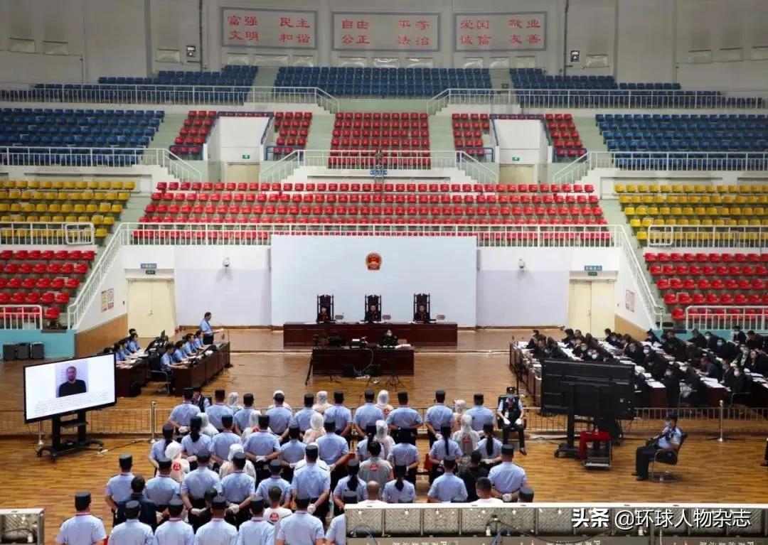 教师变成黑老大,教师变身黑老大第一集