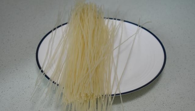 鸡蛋炒宽米粉最好吃的做法视频,砂锅牛肉米粉家常做法