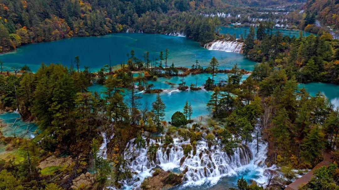 九寨更迷人,神奇的九寨景色迷人惹人醉