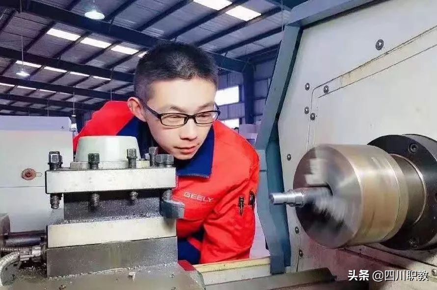 研发工程师公司董事长就位,现在我们看到的是南充职院代表队