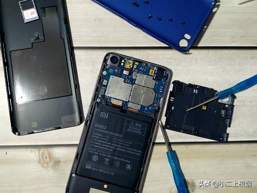 小米5手机电池不耐用怎么办,用5年的手机换了电池效果不大