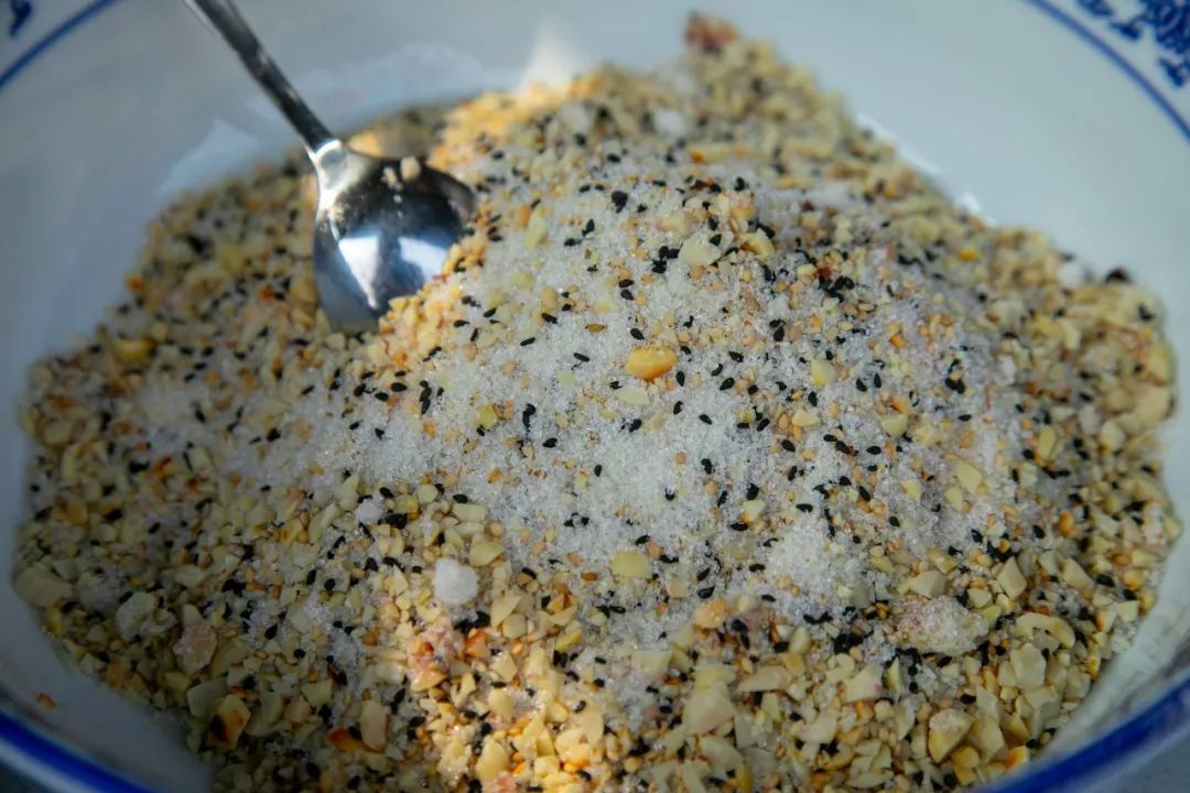 30年的街头小铺，终于在不夜城有了安稳的家