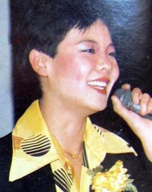 1999年，《说唱脸谱》谢津跳楼身亡，救命稻草竟是被亲妈折断