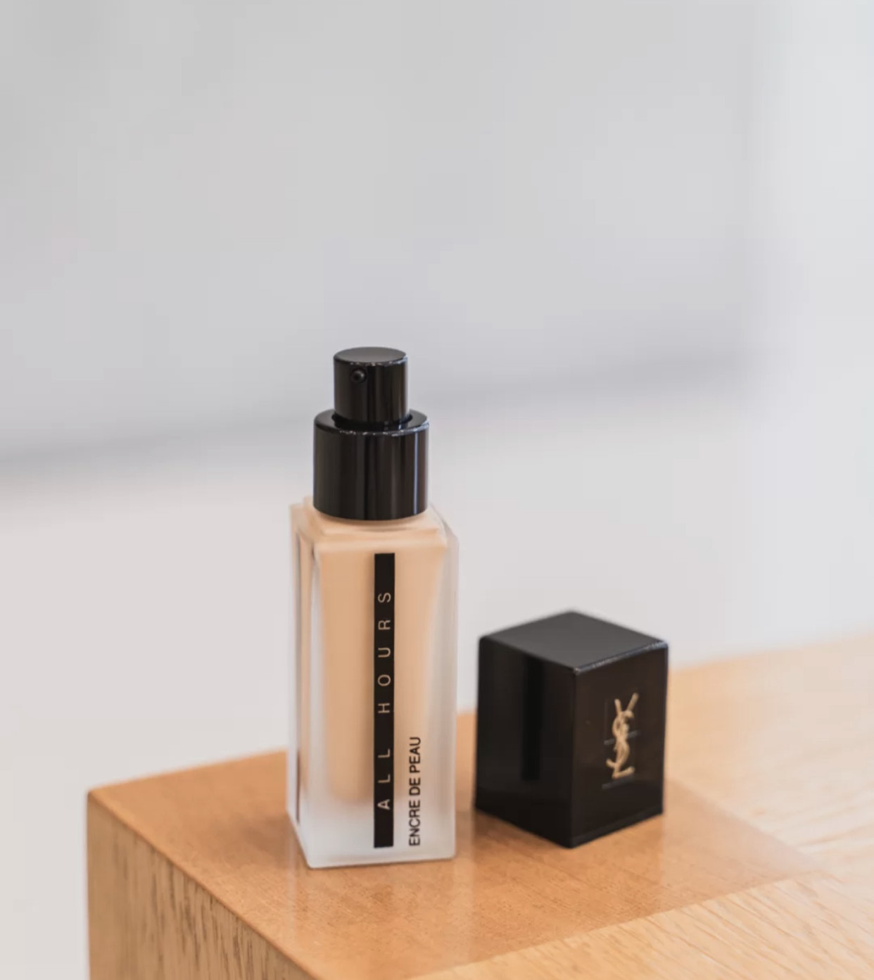 ysl恒久粉底和雅诗兰黛沁水哪个好,年度干皮最爱的粉底液