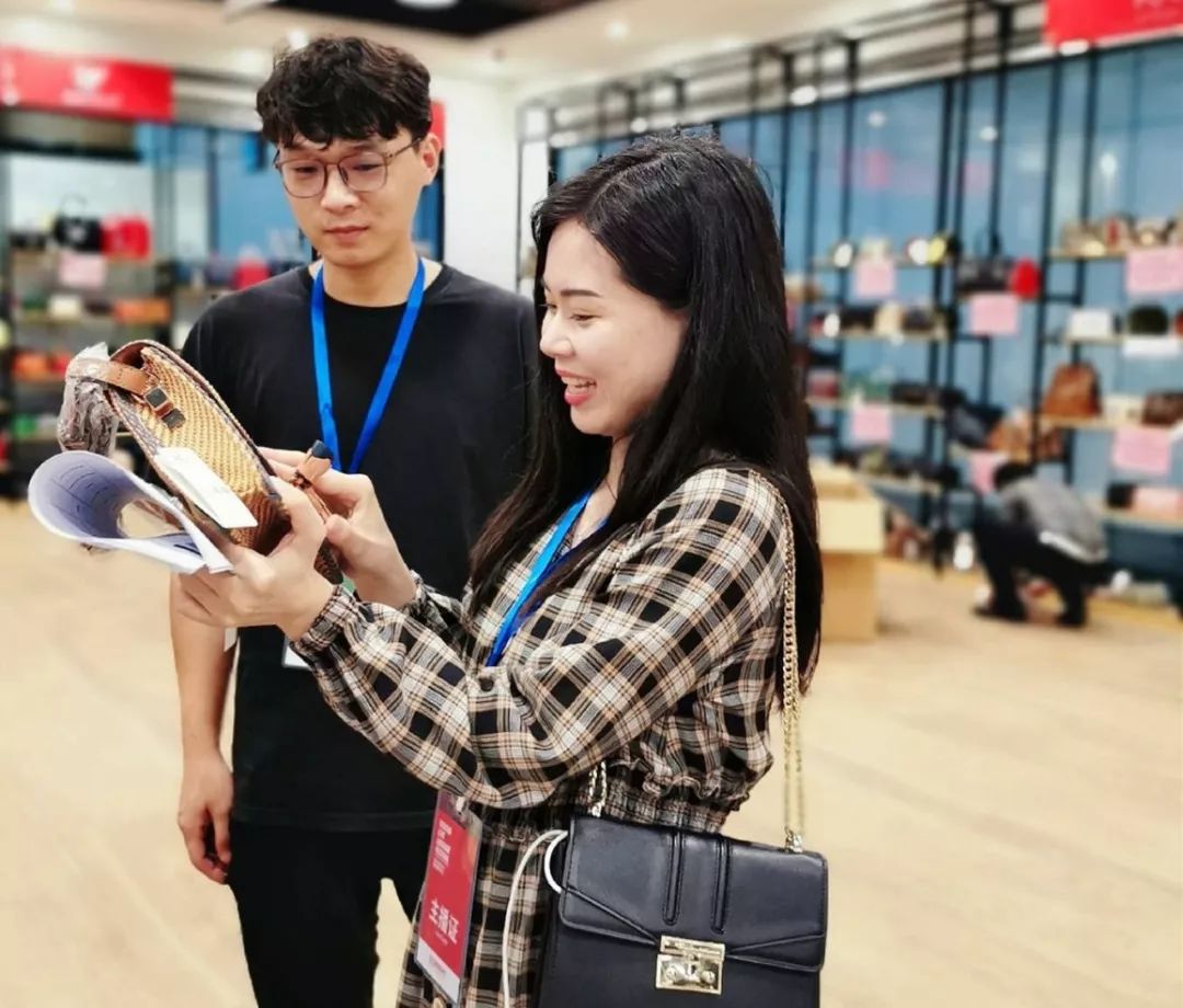 千万粉丝边看直播边剁手！TOP35大主播空降圣地卖货