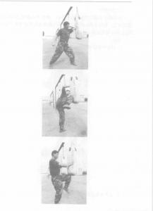 警用防暴棍对战短刀,警用棍式防暴器